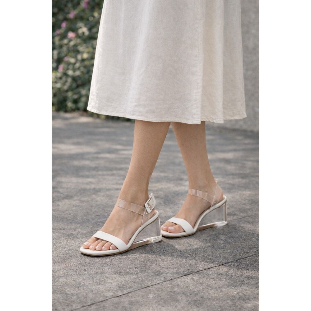 NIB Matiko Clear Strap Mule Sandal White w/‎ Lucite Heel Size 5.5